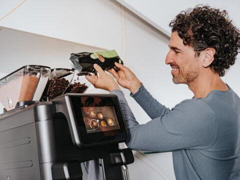 The container of the BARISTA Ultima is filled with coffee beans