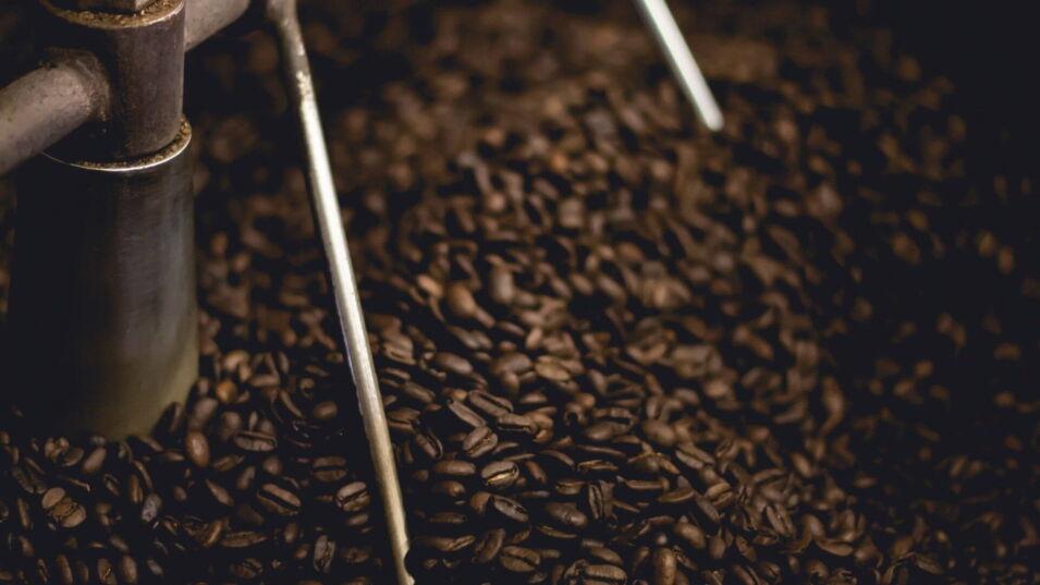 Kaffeebohnen werden geröstet