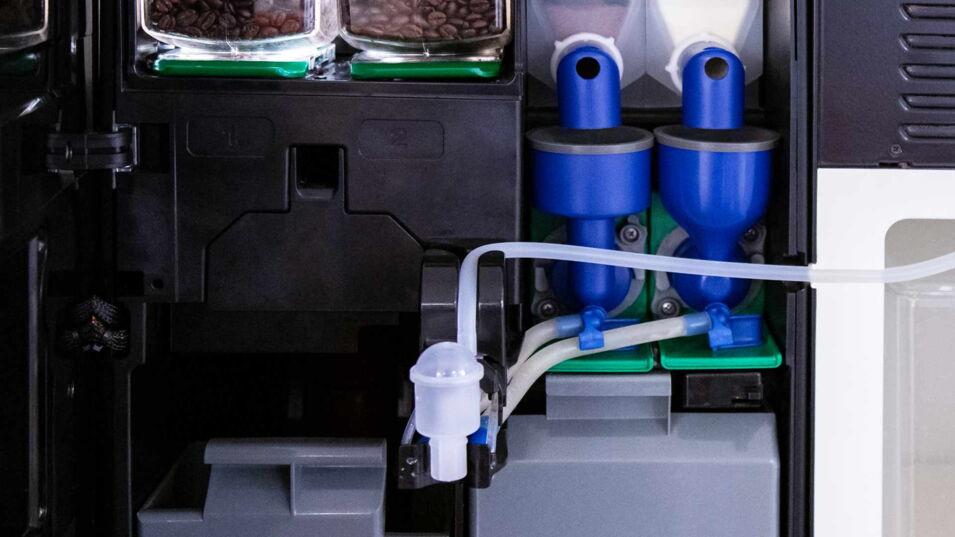 Schlauch für frische Milch am Kaffeevollautomaten
