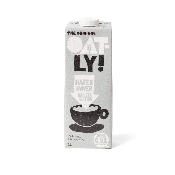Milchpackung von Oatly Haferdrink auf weißem Hintergrund