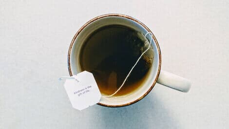 Eine Tasse Tee von oben