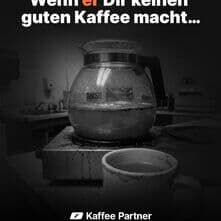 Er kann’s nicht? 🚩
Dann wird es Zeit für jemanden, der’s kann. ☕
Wir sind für Dich da.
Mit Kaffeevollautomaten und Service für Deinen Arbeitsalltag.
#KaffeePartner #WirSindDeinPartner #KaffeeImBüro