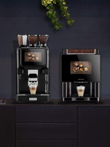 Kaffeeautomaten mit Wasseranschluss auf Küchenzeile