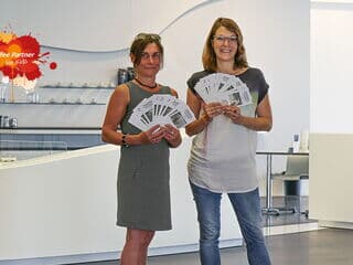 Spendenübergabe: Zoo-Karten für Kinder