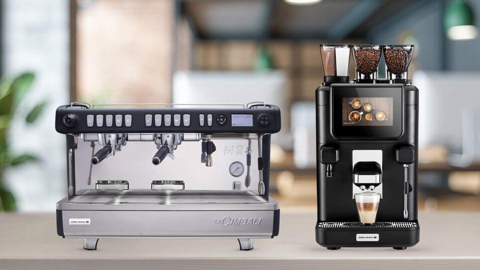 Espressomaschine und Kaffeevollautomat nebeneinander