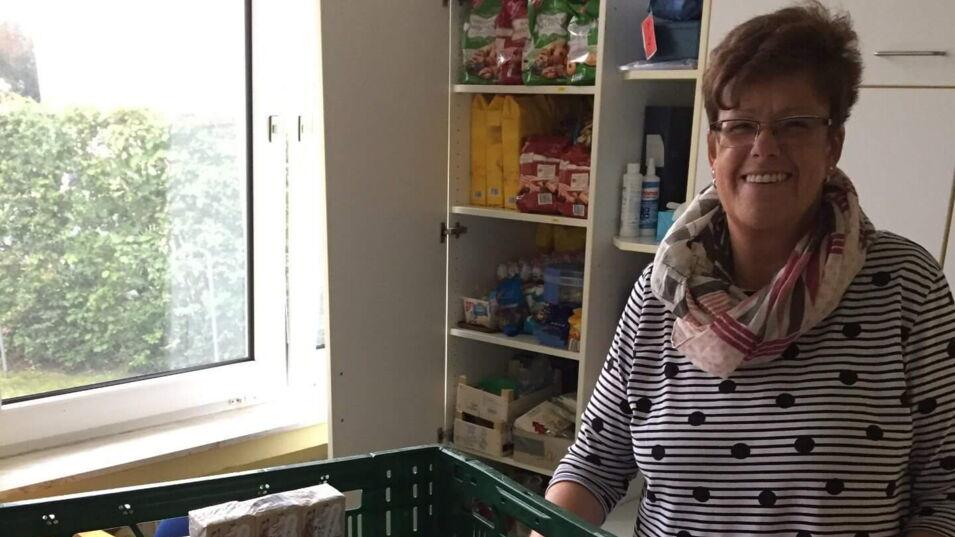 Körbe mit Essensspenden in der Küche des Hort Klecks