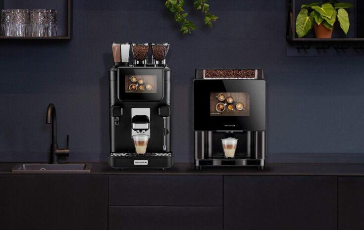 Kaffeeautomaten mit Wasseranschluss auf Küchenzeile