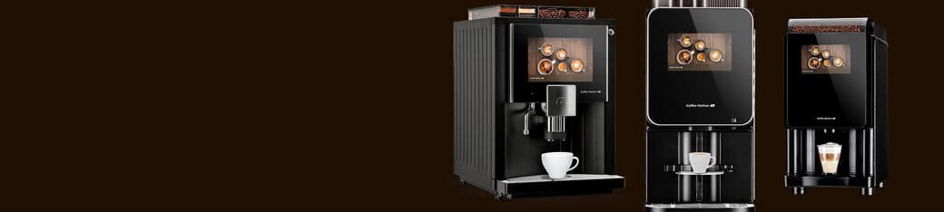 Mehrere Kaffeevollautomaten zeigen moderne Technik und Funktionen im Überblick