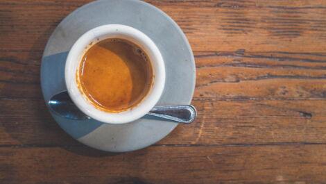 Espresso mit dunkler Crema