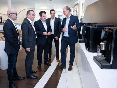 Minister Heil und Pistorius bei Kaffee Partner