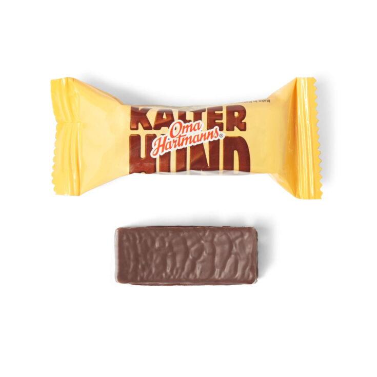 Das traditionelle Gebäckstück mit Einzelverpackung auf weißem Hintergrund