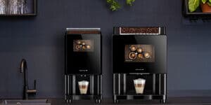 Kaffeeautomaten mit Wasseranschluss auf Küchenzeile