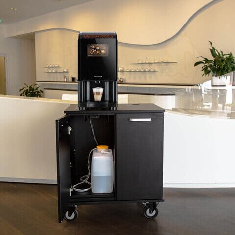 Kaffeevollautomat Wassertank im Schrank