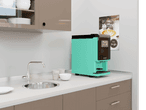 Barista-compact-in-buerokueche-expressionismusgruen