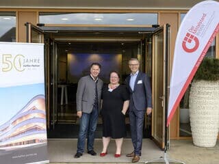 CEO Guido Hildebrandt mit Beate Böttger und Johannes Warth