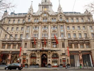 Prächtige Fassade des historischen New York Palace Hotels