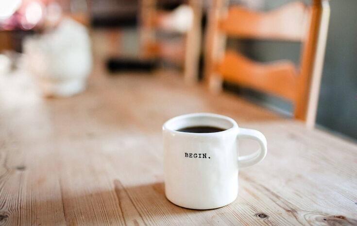 Kaffee das Kultgetraenk auf dem Tisch