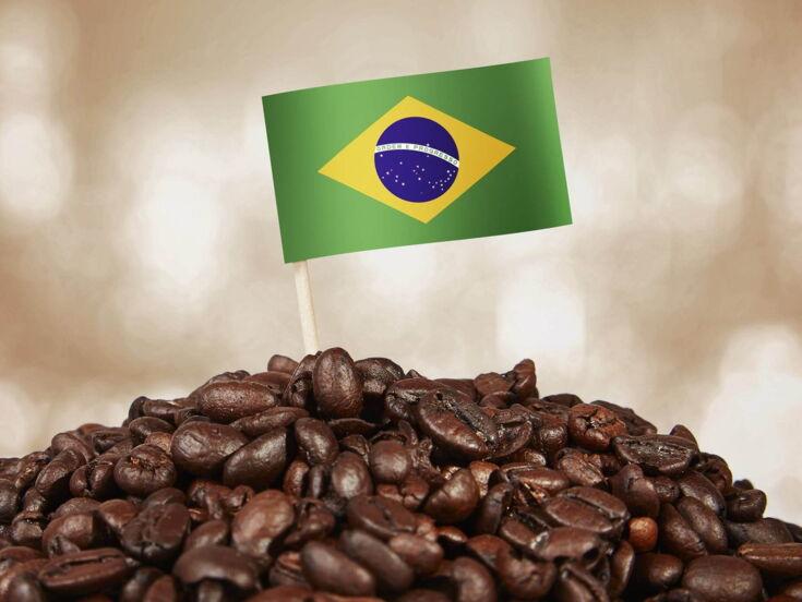Brasilien Flagge auf einem Kaffeehaufen
