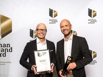 Bernd Heimann und Thore Brors erhalten den German Brand Award für Kaffee Partner