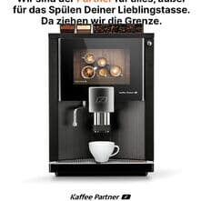 Partner sein zeigt sich nicht in großen Versprechen, sondern im Alltag.
Wenn der Kaffee läuft, der Service erreichbar ist und man sich aufeinander verlassen kann.
Nur bei deiner Lieblingstasse hört’s bei uns auf. Die musst du schon selbst spülen. 😉
#KaffeePartner #Partnerschaft #KaffeeImBüro #Bürokaffee #Kaffeevollautomat