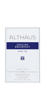 Verpackung des Althaus Tees „English Breakfast“ in weiß-blauem Design, mit 20 Deli-Packs schwarzer Tee.