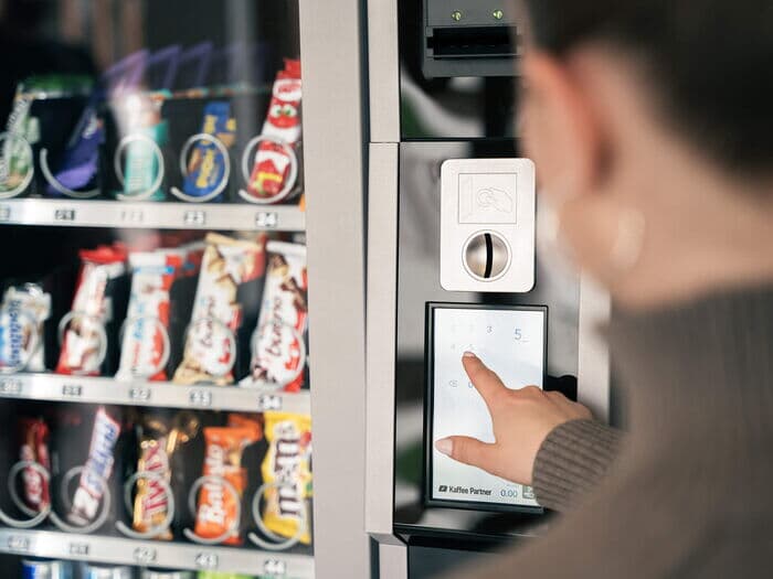 Snackautomat-digitale-produktauswahl-touchscreen