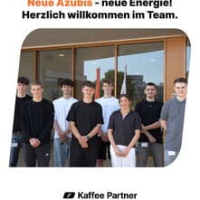 Beziehungsstatus: Kaffee Partner 🧡
Wir freuen uns, unsere neuen Auszubildenden im Team willkommen zu heißen! Gemeinsam starten wir in einen neuen Lebensabschnitt – mit vielen neuen Erfahrungen, spannenden Aufgaben und starken Partnerschaften.
Schön, dass ihr da seid. Wir wünschen euch einen erfolgreichen Start, viel Freude bei eurer Ausbildung und eine richtig gute Zeit bei Kaffee Partner! ☕🚀
#KaffeePartner #WirSindDeinPartner #Ausbildung #Azubis #WillkommenImTeam #Karriere